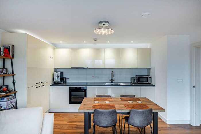2 Bedroom Flat For Sale In Queensway, Nobel House, RH1