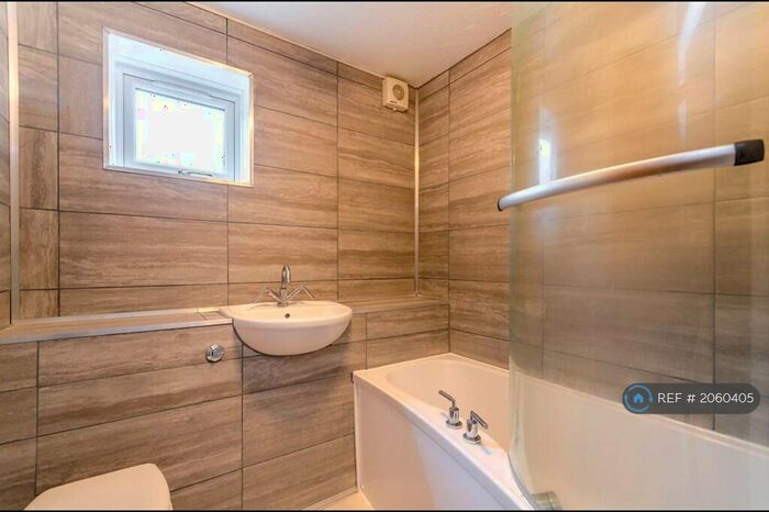 1 Bedroom Flat To Rent In Ironmongers Place, London, E14