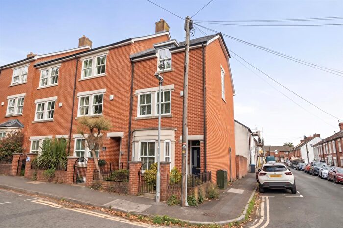4 Bedroom End Of Terrace House To Rent In York Road, Salisbury, SP2
