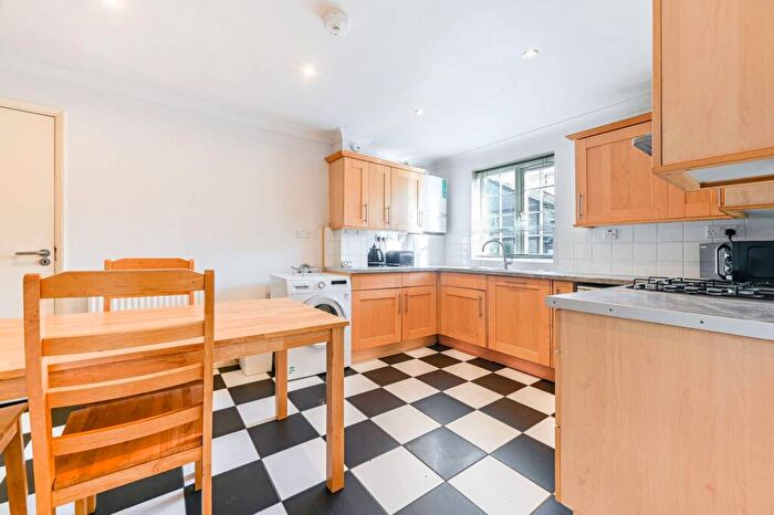 3 Bedroom Semi Detached House For Sale In Chargrove Close, Canada Water, London, SE16