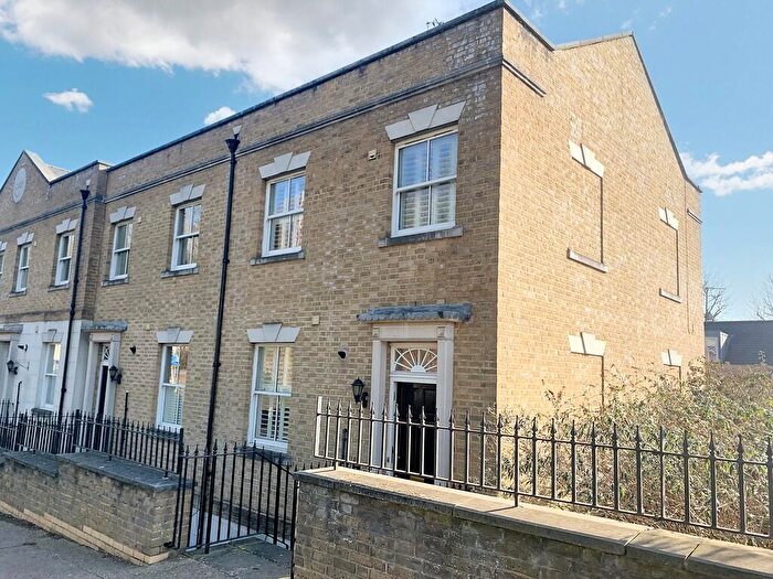 4 Bedroom End Of Terrace House To Rent In Youngs Mews, Port Hill, SG14
