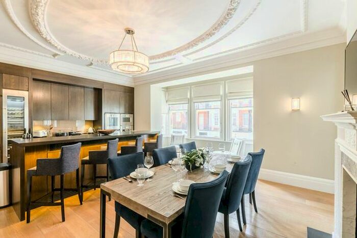 3 Bedroom Flat To Rent In Duke Street, Mayfair, Mayfair, London, W1K