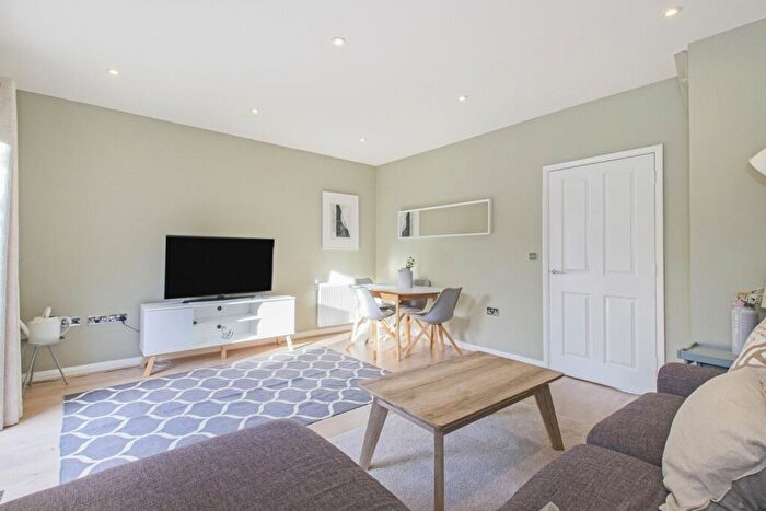 4 Bedroom End Of Terrace House To Rent In Potter Close London, SE2