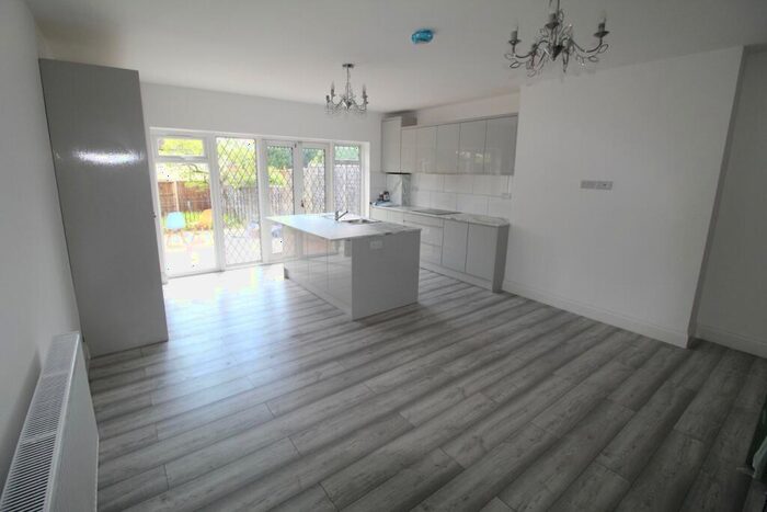 4 Bedroom Semi-Detached House To Rent In Whitchurch Lane, Edgware, HA8