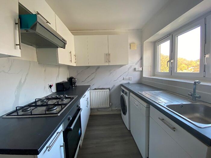 2 Bedroom Flat To Rent In Donald Hall Road, BN2