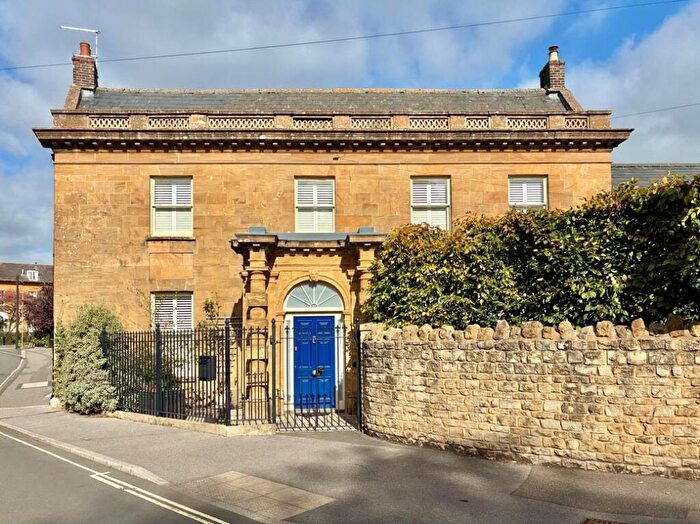 4 Bedroom Link Detached House For Sale In South Street Sherborne, DT9