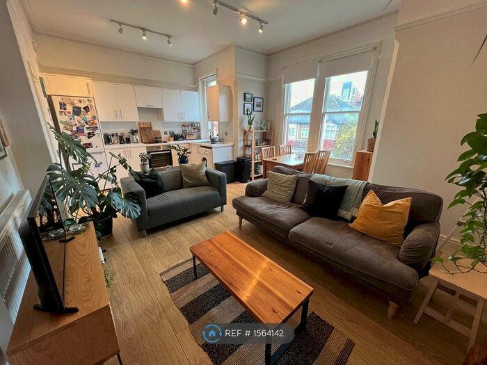 2 Bedroom Flat To Rent In Putney, London, SW15