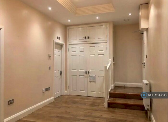 1 Bedroom Flat To Rent In South End, Croydon, CR0