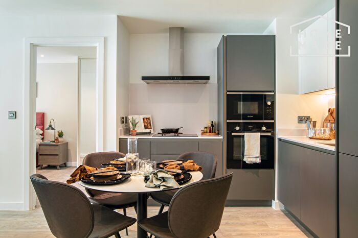 2 Bedroom Flat To Rent In Botanica, M15