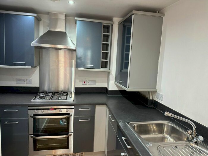 1 Bedroom Flat To Rent In Bramley Crescent, Ilford, IG2