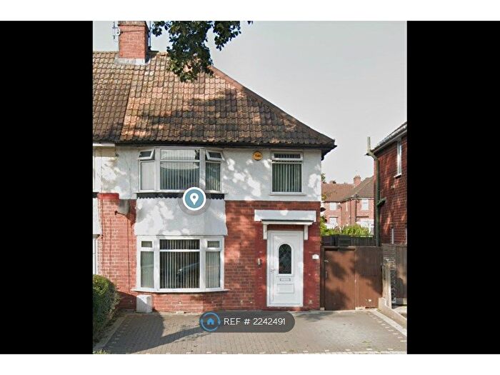 3 Bedroom Semi-Detached House To Rent In Hurst Road, Smethwick, B67