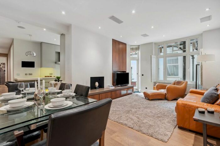 3 Bedroom Flat To Rent In Chiltern Street, London, W1U