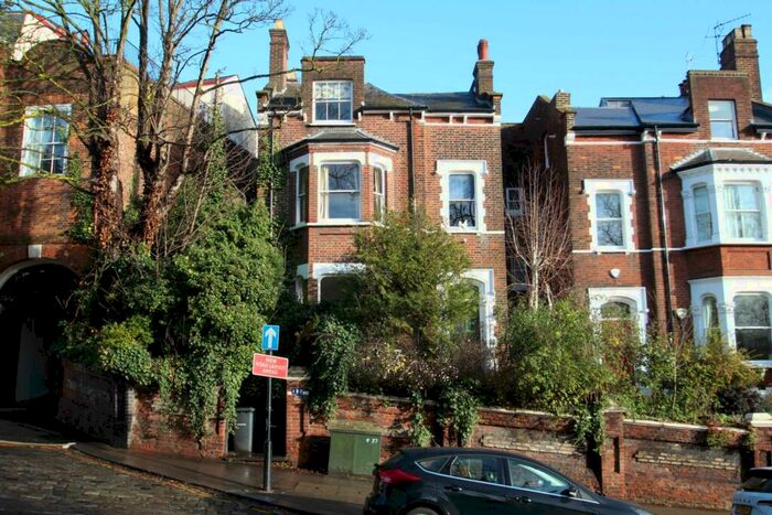 2 Bedroom Flat To Rent In Highgate Hill, Highgate, N6