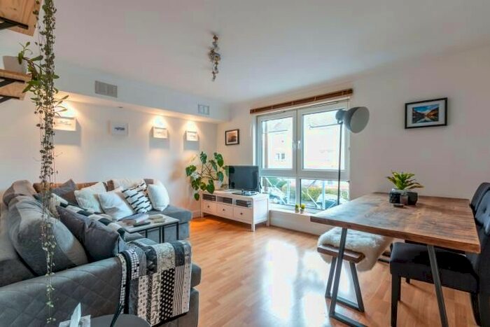 2 Bedroom Flat To Rent In St Clair Road, Edinburgh, EH6