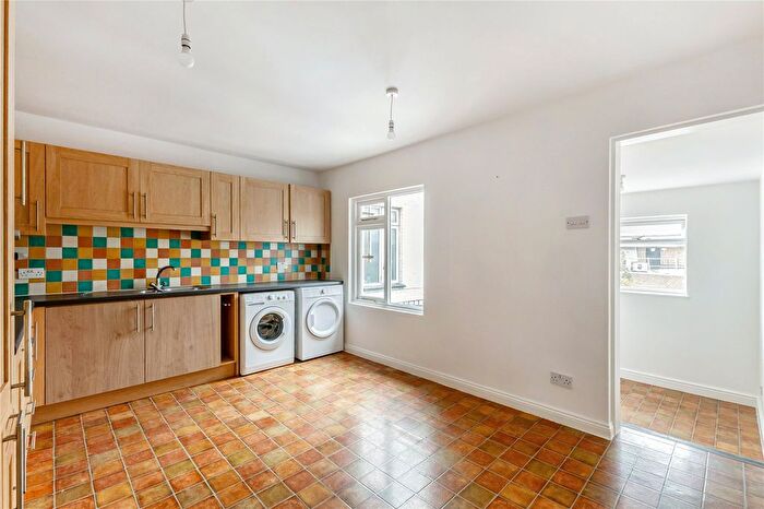 2 Bedroom Flat To Rent In Baker Street, Weybridge, Surrey, KT13