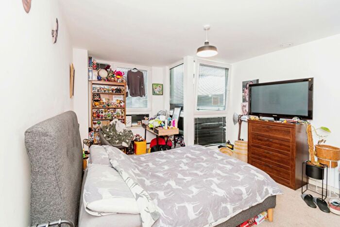 1 Bedroom Flat For Sale In College Street, Southampton, Hampshire, SO14