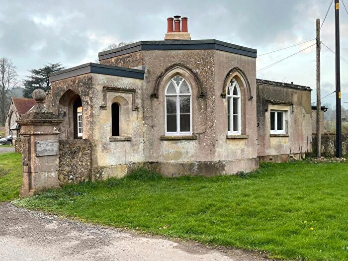 3 Bedroom Bungalow To Rent In East Tisted, Alton, Hampshire, GU34