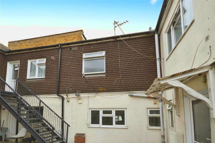 2 Bedroom Flat To Rent In Main Road, Hoo, Rochester, Kent, ME3