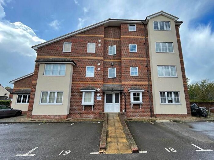 1 Bedroom Flat For Sale In Spencer Close, Aldershot, GU12
