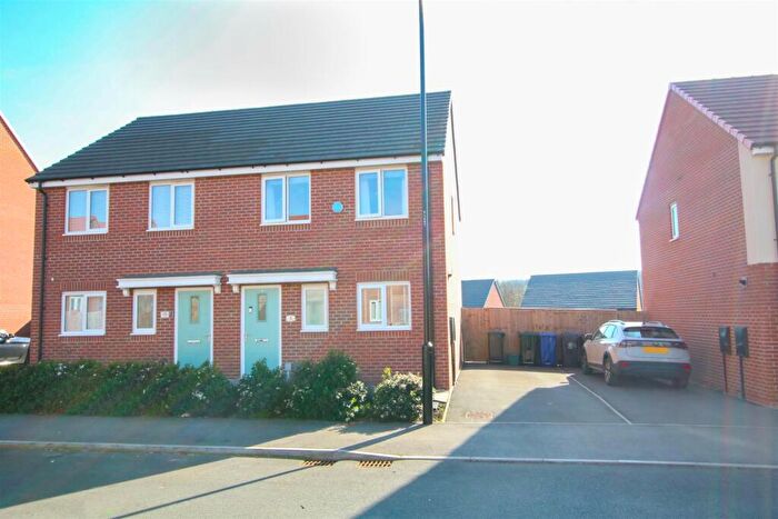 3 Bedroom Semi-Detached House For Sale In Creek Drive, Woodlands, Doncaster, DN6