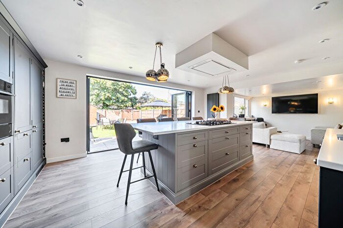 4 Bedroom Detached House For Sale In Bourneside, Bedford, MK41