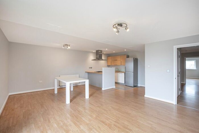 2 Bedroom Flat To Rent In Tequila Wharf, Commercial Road, London, E14