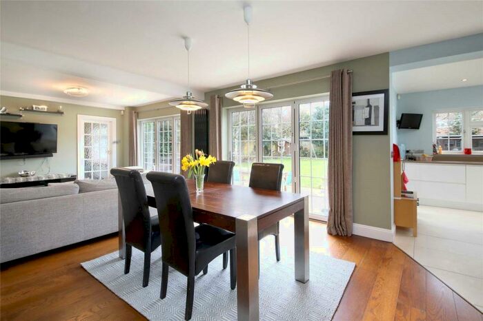 6 Bedroom Detached House To Rent In Green Lane, Burnham, Slough, SL1