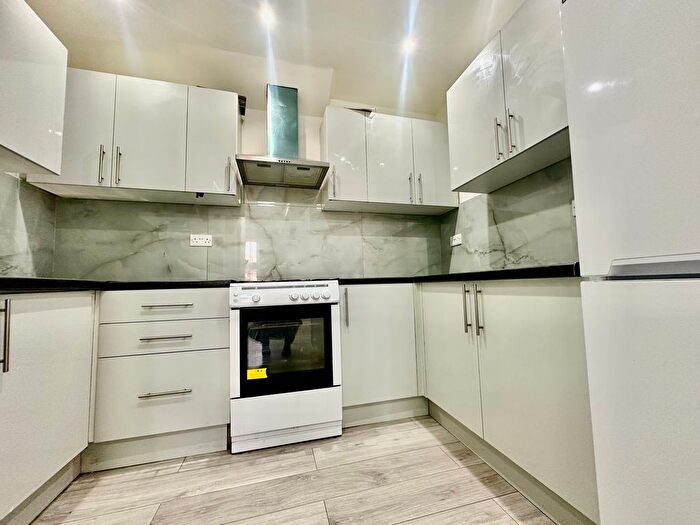 4 Bedroom Flat To Rent In Richmond Road, Ilford, IG1