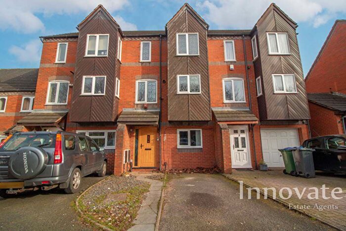 4 Bedroom Town House For Sale In Beatrice Walk, Oldbury, B69