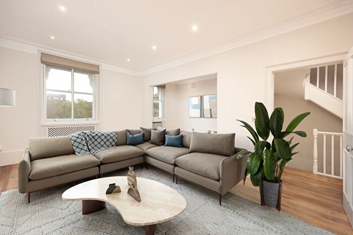 3 Bedroom Flat To Rent In Cadogan Place, London, SW1X