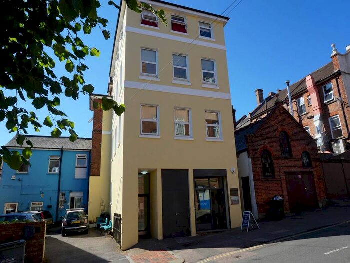 2 Bedroom Flat To Rent In Grosvenor House, Grosvenor Park, Tunbridge Wells, TN1