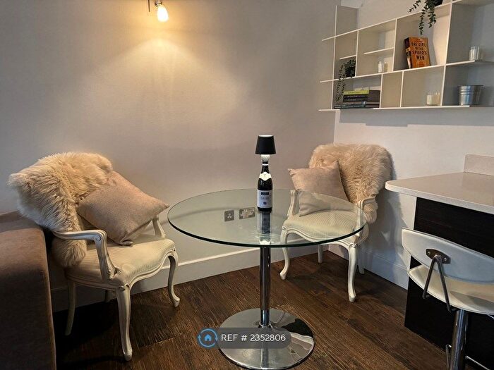 2 Bedroom Flat To Rent In Dock Street, Leeds, LS10
