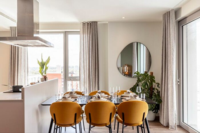 2 Bedroom Flat To Rent In Bloom East, Nine Elms Ln, Nine Elms, London, SW11