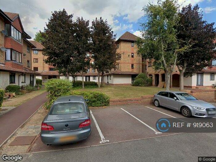 Studio To Rent In Orchard Grove, London, SE20