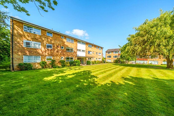 3 Bedroom Flat For Sale In The Shimmings, Boxgrove Road, Guildford, GU1