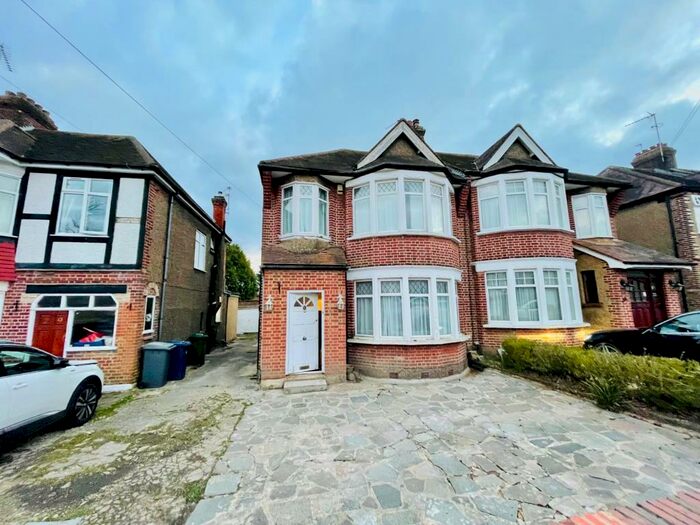 3 Bedroom Semi-Detached House To Rent In Laurel Way, London, N20
