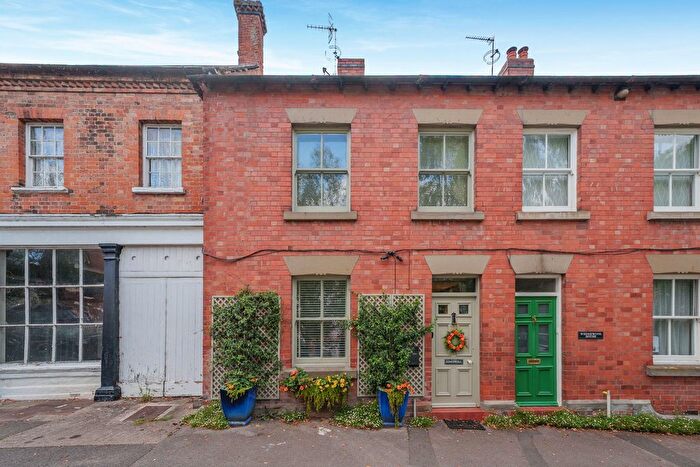 3 Bedroom Town House For Sale In High Street, Newnham-On-Severn, GL14