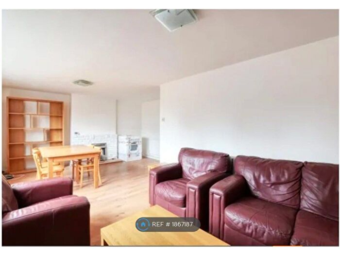 3 Bedroom Maisonette To Rent In Oxford Road, Stratford, E15