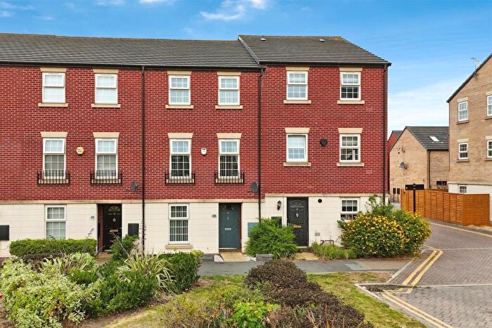 2 Bedroom End Of Terrace House For Sale In Legends Way, Hull, HU4