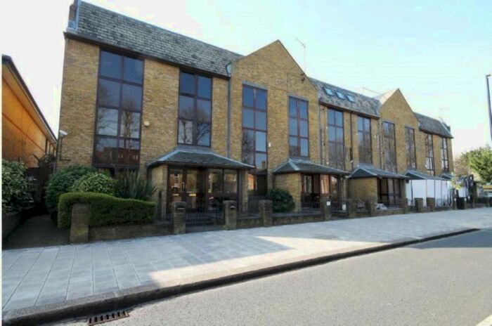 Studio To Rent In The Metro Centre, St. Johns Road, Isleworth, TW7