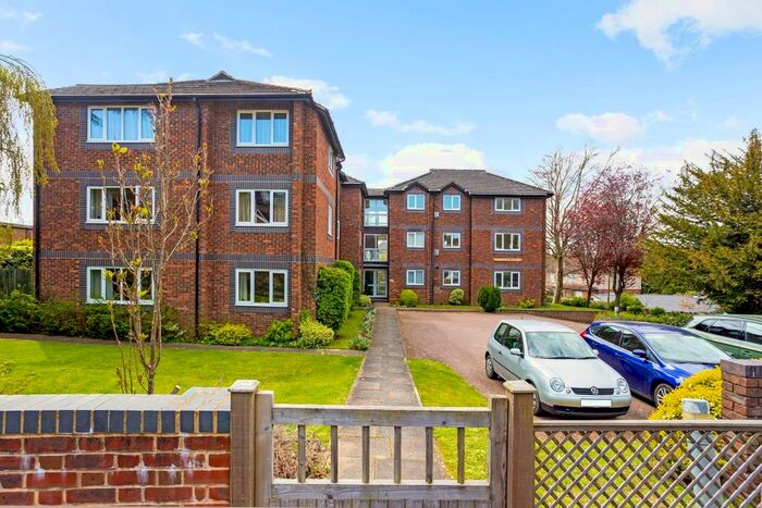 3 Bedroom Flat To Rent In South Park, Sevenoaks, TN13