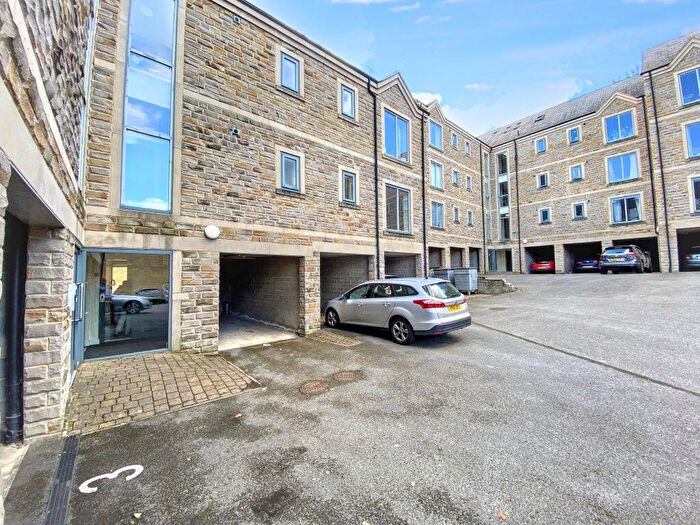 2 Bedroom Flat For Sale In North Park, Halifax, HX1