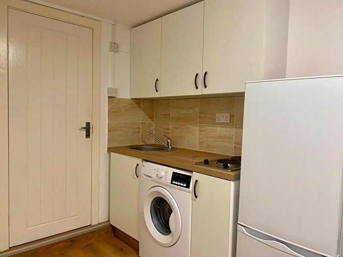 1 Bedroom Studio To Rent In Shropshire Close, Mitcham, CR4