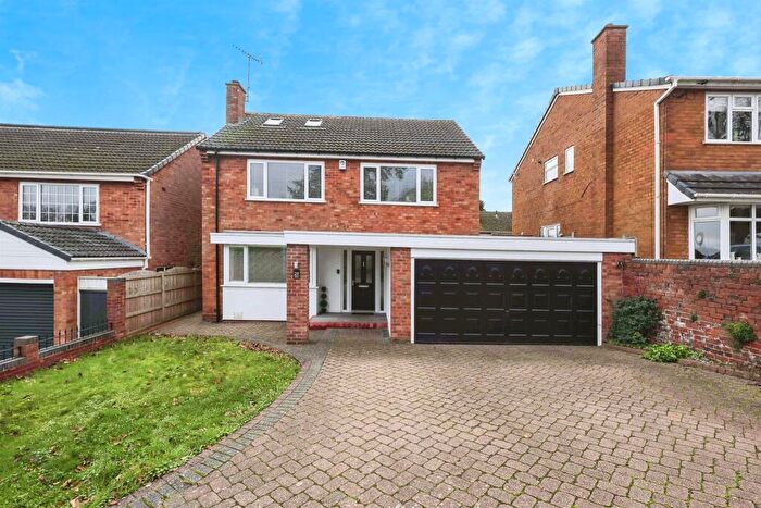 4 Bedroom Detached House For Sale In Drews Holloway, Halesowen, B63