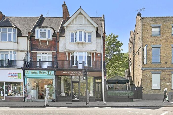 3 Bedroom Apartment To Rent In High Road, E18