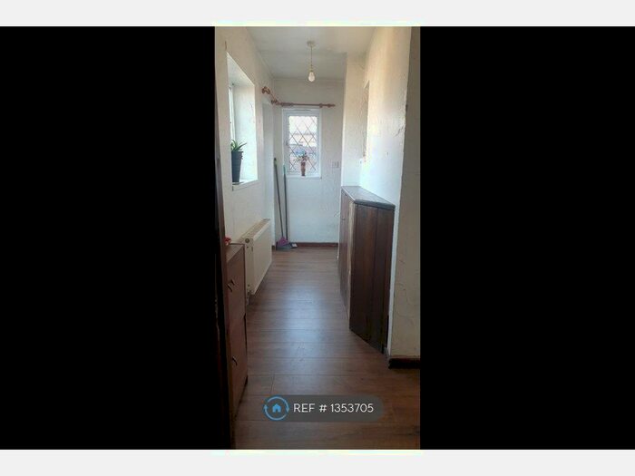 4 Bedroom Semi-Detached House To Rent In Castlecroft Road, Wolverhampton, WV3