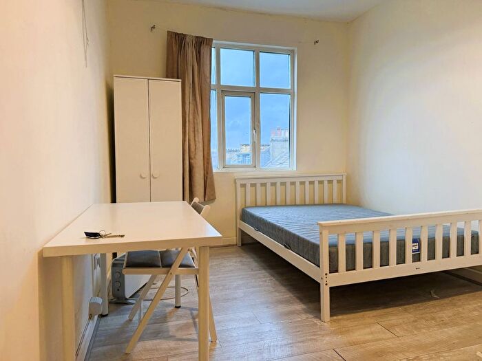 Studio To Rent In Stoke Newington Road, London, N16