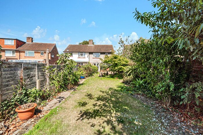 3 Bedroom Semi-Detached House For Sale In Metcalf Road, Ashford, TW15