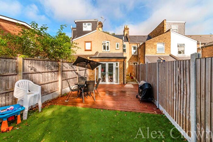 2 Bedroom Flat To Rent In Forest Road, Leytonstone, E11