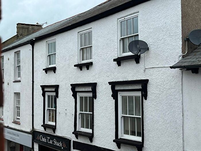 2 Bedroom Apartment For Sale In Lyme Street, Axminster, EX13
